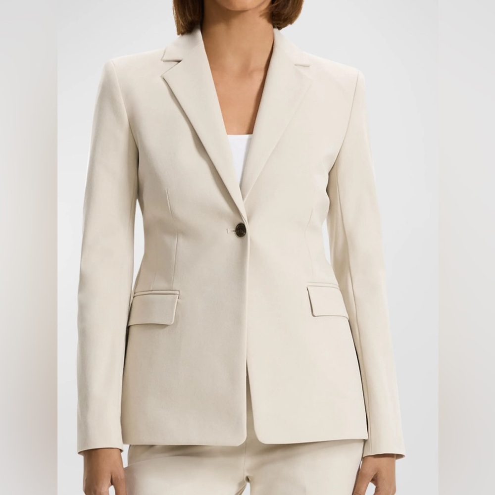 Theory sculpted single-breasted blazer with a single-button closure, size 6